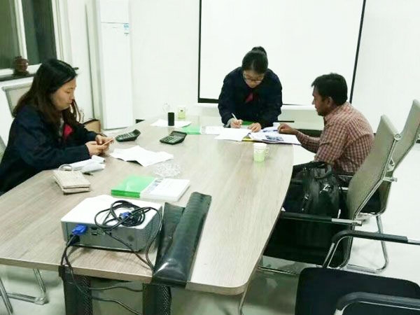 印度客戶來公司驗(yàn)收設(shè)備